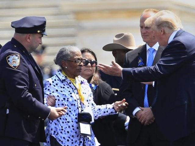 Donald Trump Calls for Death Penalty for Criminals Who Kill Police Officers