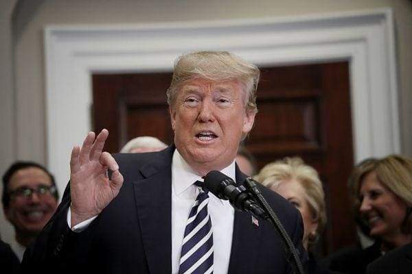 Trump Warns FBI, DOJ's Credibility Will Be 'Forever Gone' If They Don't Investigate China Hacking Clinton's Emails
